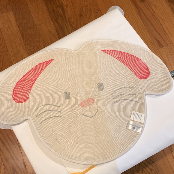 Bunny rabbit rug - Picture 4 of 4